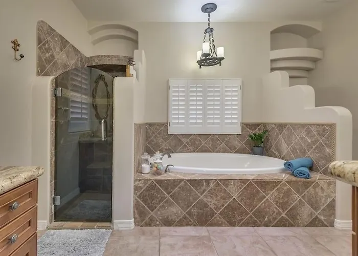 Peruvian-4 Bed Desert Oasis -pool, Hot-tub &outdoor Kitchen * Lake Havasu City