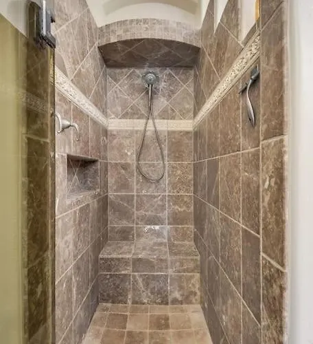Peruvian-4 Bed Desert Oasis -pool, Hot-tub &outdoor Kitchen Holiday home Lake Havasu City