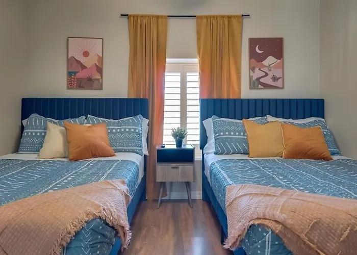 Holiday home Peruvian-4 Bed Desert Oasis -pool, Hot-tub &outdoor Kitchen