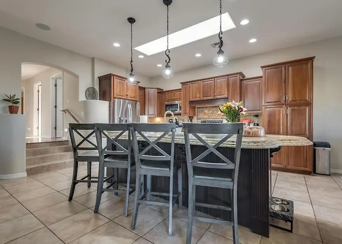 Holiday home Peruvian-4 Bed Desert Oasis -pool, Hot-tub &outdoor Kitchen Lake Havasu City