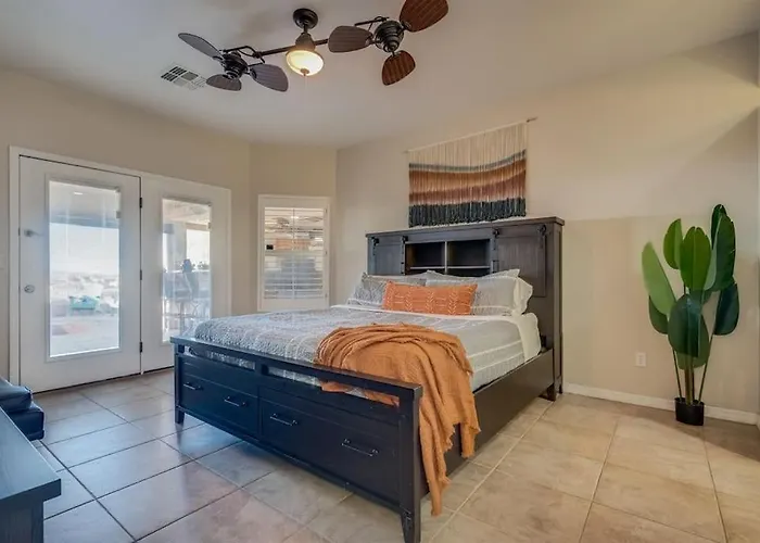 Holiday home Peruvian-4 Bed Desert Oasis -pool, Hot-tub &outdoor Kitchen Lake Havasu City