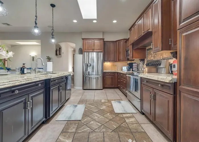 Holiday home Peruvian-4 Bed Desert Oasis -pool, Hot-tub &outdoor Kitchen Lake Havasu City