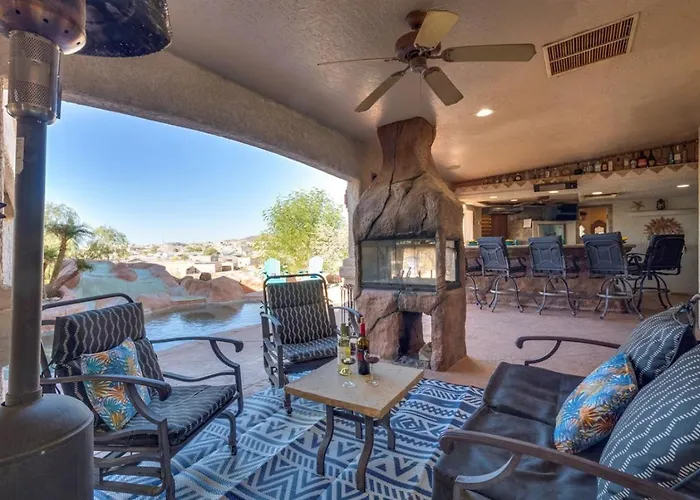 Peruvian-4 Bed Desert Oasis -pool, Hot-tub &outdoor Kitchen Holiday home