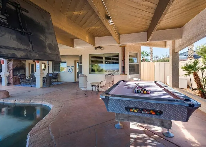 Peruvian-4 Bed Desert Oasis -pool, Hot-tub &outdoor Kitchen Holiday home *