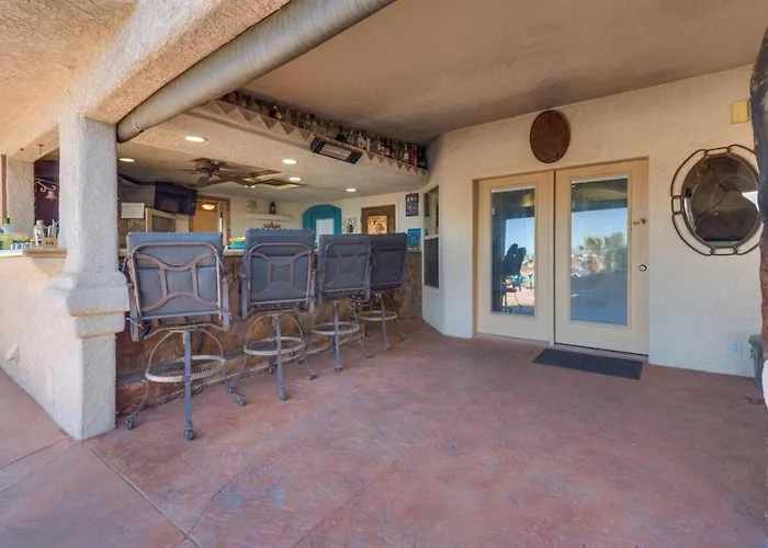 Holiday home Peruvian-4 Bed Desert Oasis -pool, Hot-tub &outdoor Kitchen