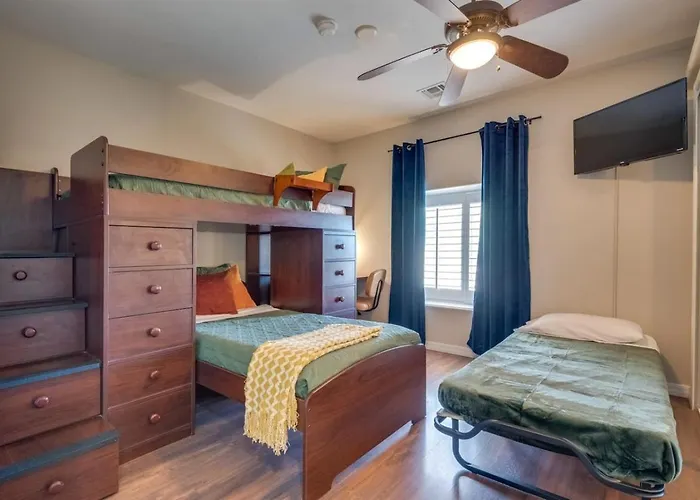 Holiday home Peruvian-4 Bed Desert Oasis -pool, Hot-tub &outdoor Kitchen Lake Havasu City