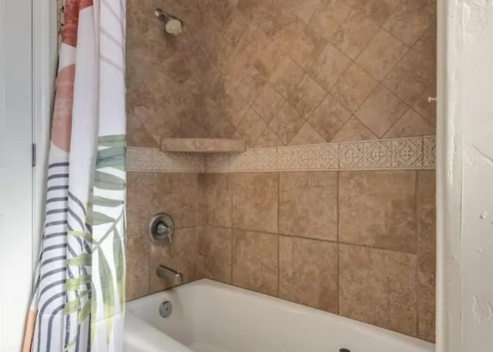 Holiday home Peruvian-4 Bed Desert Oasis -pool, Hot-tub &outdoor Kitchen Lake Havasu City
