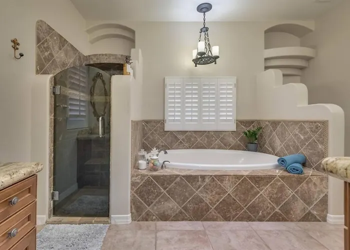 Peruvian-4 Bed Desert Oasis -pool, Hot-tub &outdoor Kitchen